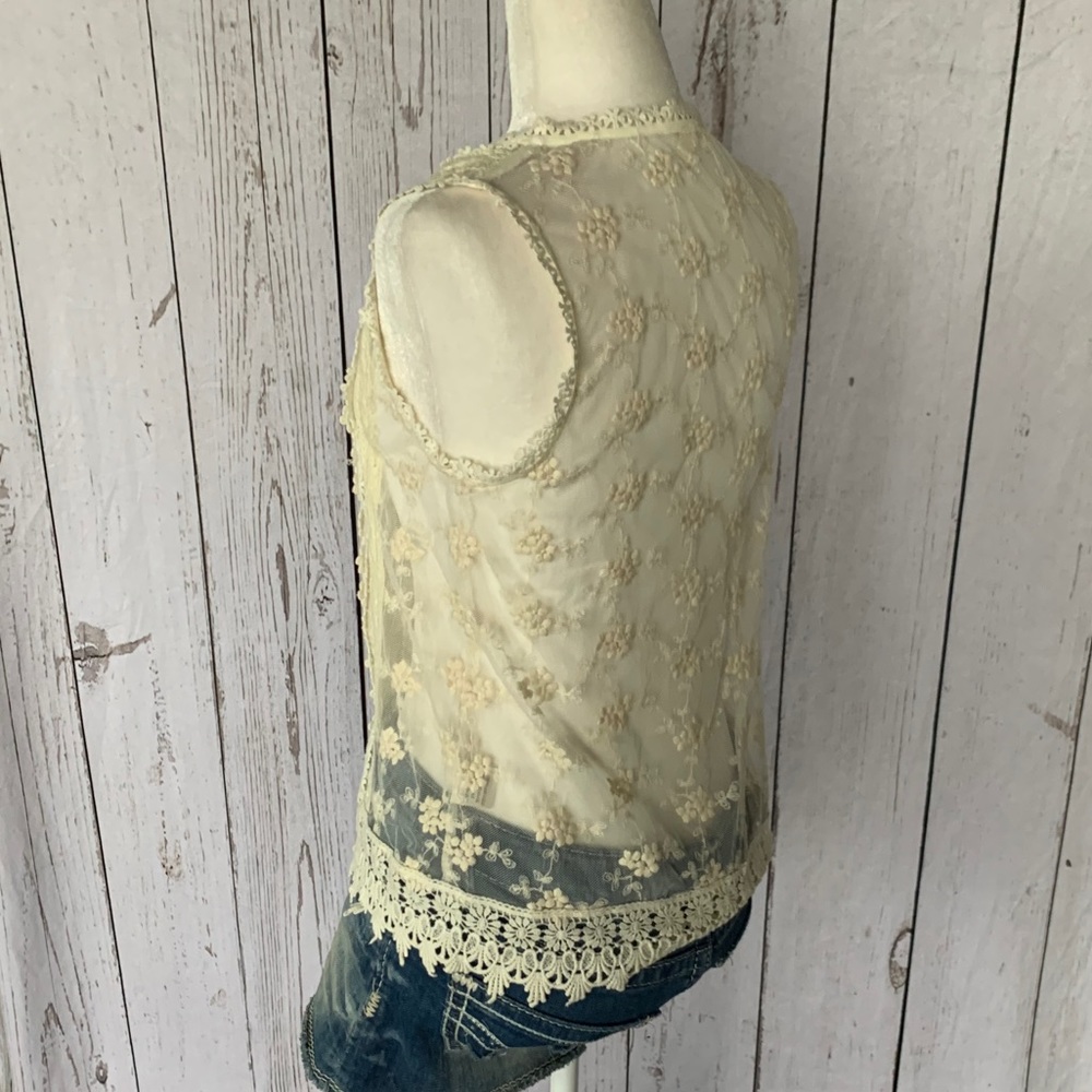 Women’s Freeway Lace Button-Front Tank Top - Picture 4 of 7